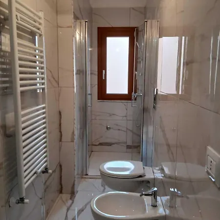 Luminoso Vista Mare Porto & Centro Lägenhet *