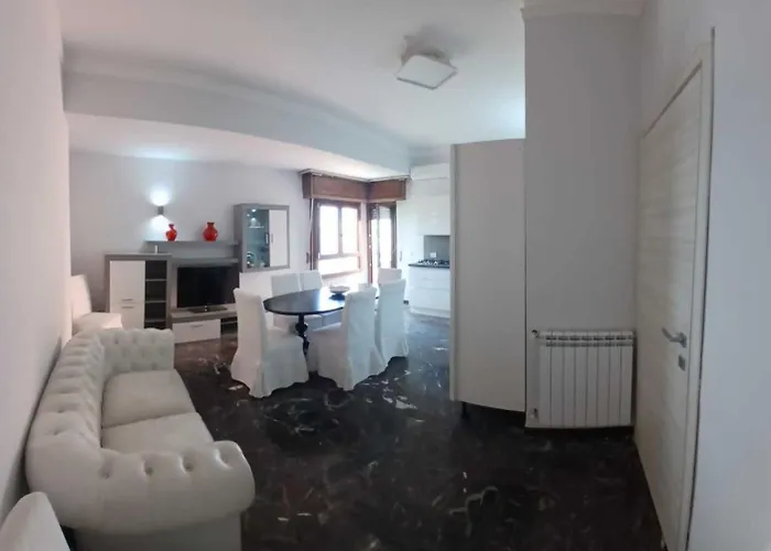 Luminoso Vista Mare Porto & Centro Reggio di Calabria